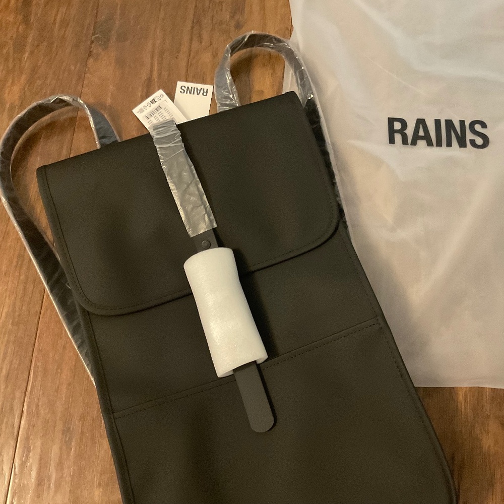 Rains backpack, modern design, sled style W3, New with tags/packaging travel